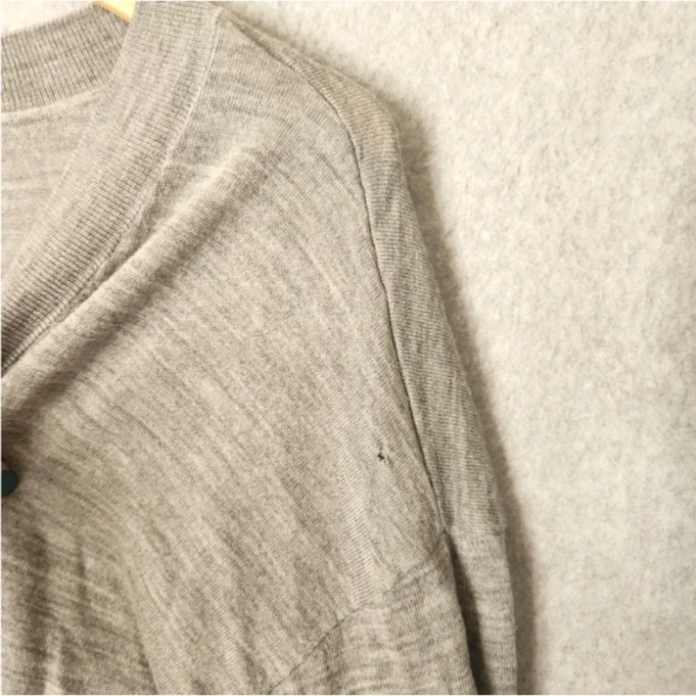 Banana Republic Men's 100%‎ Merino Wool V-Neck Sweater Size XL Gray Long Sleeve